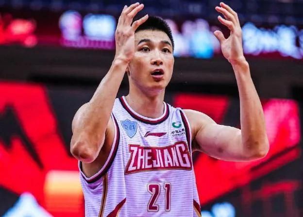 首先，现在是感思节，其次，我们在上演戏剧(我在其中一出戏中扮演角色)。